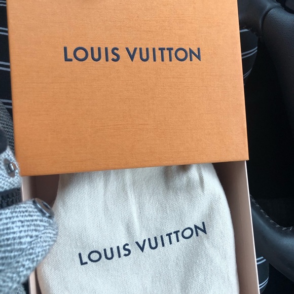 Louis Vuitton Belt - Picture 3 of 5